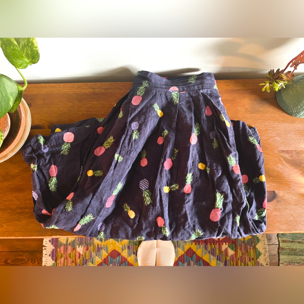 Fun pineapple Louche skirt for spring gatherings!
